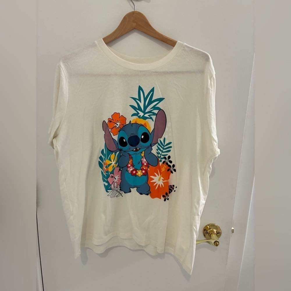 Disney NWOT 1X Cream Stitch Graphic T-Shirt
